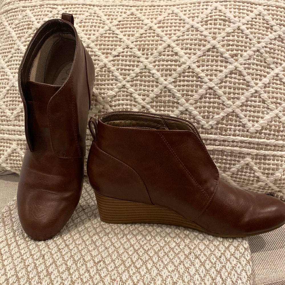 Life Stride brown wedge bootie